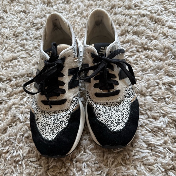 New Balance Black and White Women's Sneakers - Picture 2 of 4